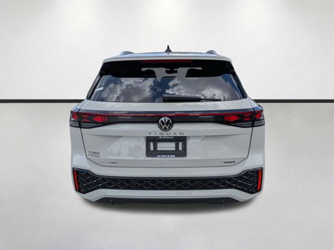 Used 2026 Volkswagen Tiguan SEL R-Line image 5