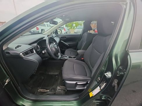 Used 2022 Toyota Corolla Cross LE AWD/4WD image 14