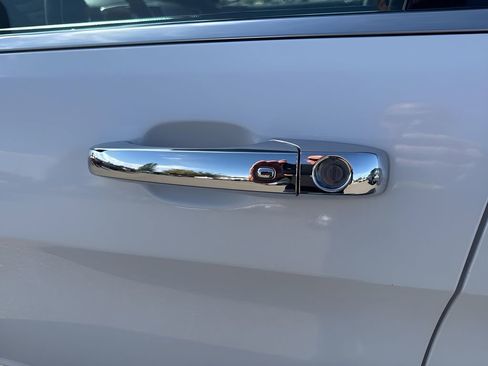 Used 2018 Jeep Grand Cherokee Overland image 10