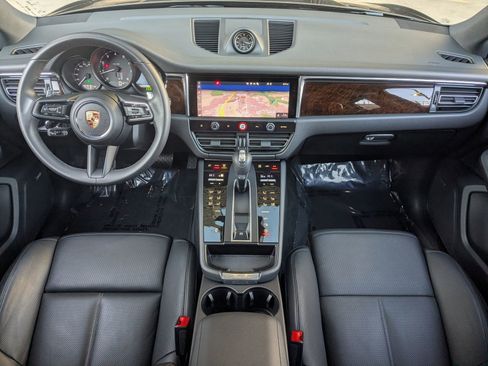 Certified 2025 Porsche Macan AWD/4WD image 23