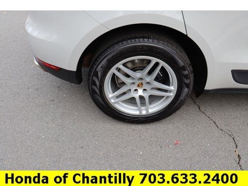 Used 2021 Porsche Macan Base image 31