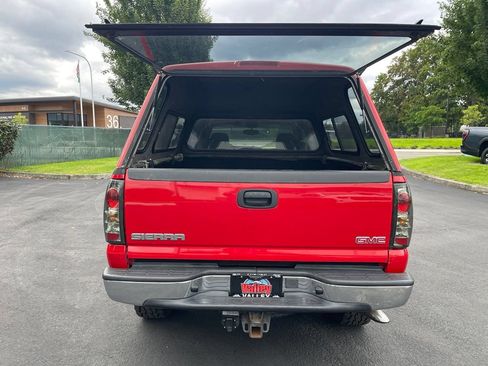 Used 2004 GMC Sierra 2500 SLE w/ Heavy-Duty Power Package AWD/4WD image 4