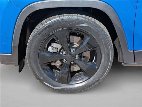 Used 2021 Jeep Cherokee Latitude Plus image 9