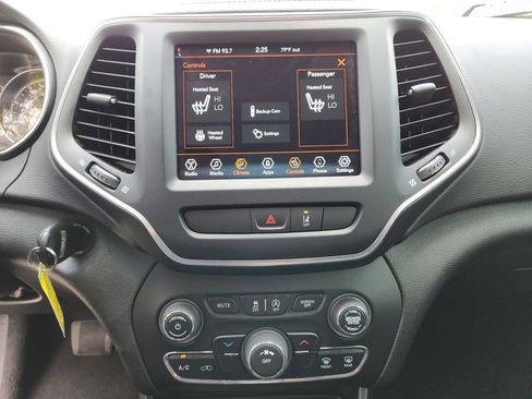 Certified 2022 Jeep Cherokee Latitude AWD/4WD image 21