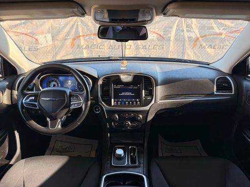 Used 2019 Chrysler 300 Touring w/ Sport Appearance Package image 27