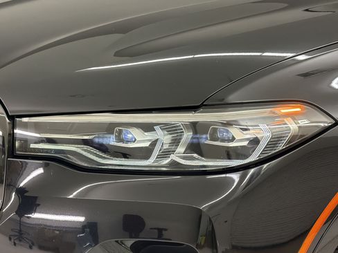Used 2022 BMW X7 xDrive40i w/ Premium Package AWD/4WD image 12