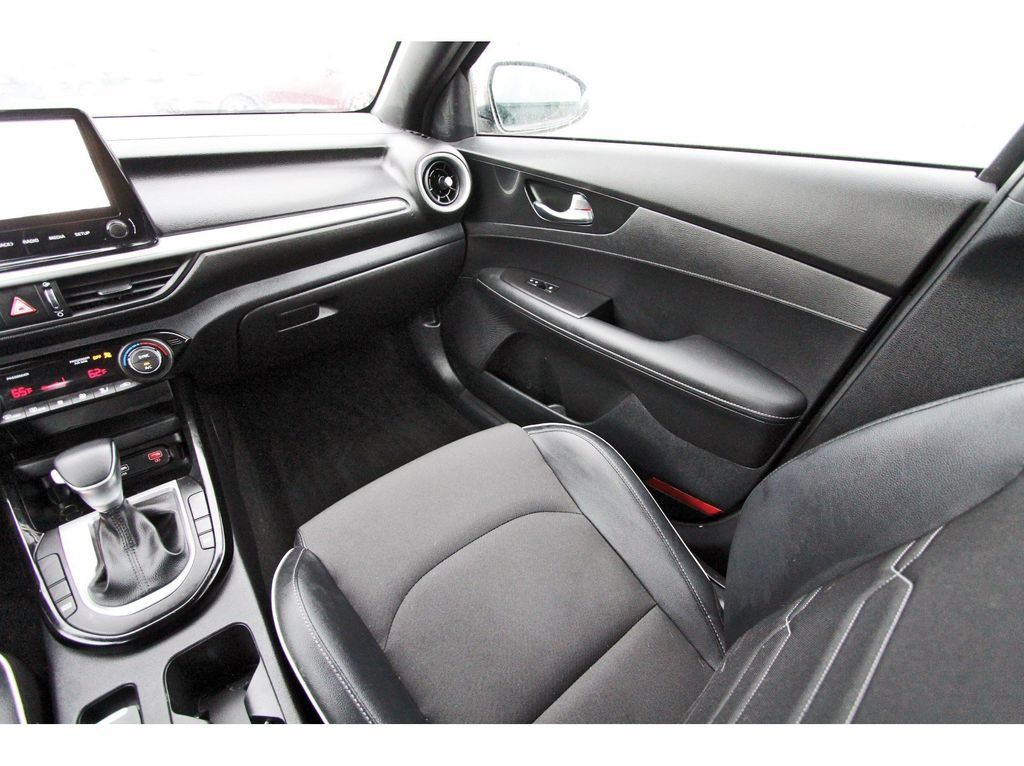 Used 2023 Kia Forte GT-Line w/ GT-Line Technology Package FWD image 11