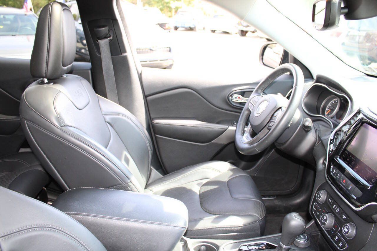 Used 2019 Jeep Cherokee Limited w/ Luxury Group AWD/4WD image 11