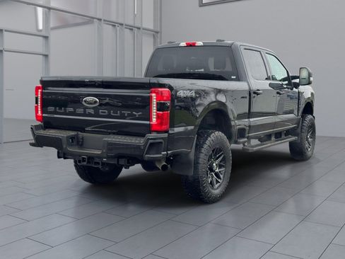 Used 2025 Ford F250 Lariat w/ Black Appearance Package image 6