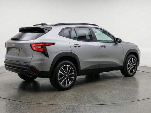 Used 2025 Chevrolet TrailBlazer LT w/ Driver Confidence Package image 9