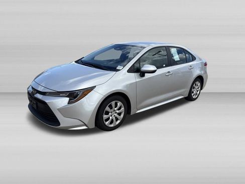 Used 2025 Toyota Corolla LE FWD image 8