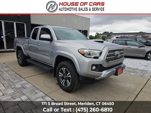 Used 2017 Toyota Tacoma TRD Sport image 2