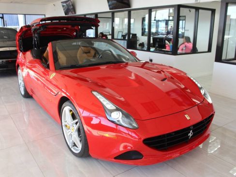 Used 2016 Ferrari California T RWD image 10