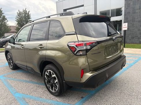Used 2025 Subaru Forester Premium AWD/4WD image 6