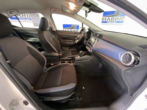 Used 2025 Nissan Versa SV FWD image 31