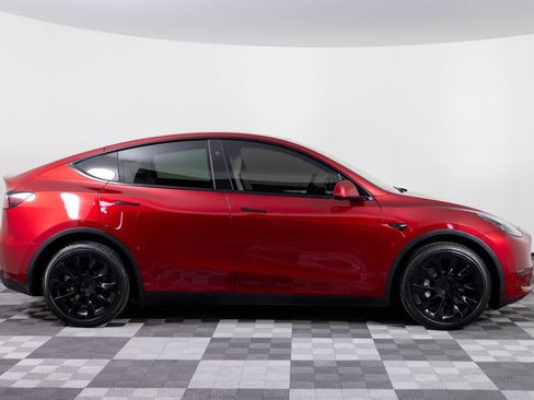 Used 2024 Tesla Model Y Long Range image 9