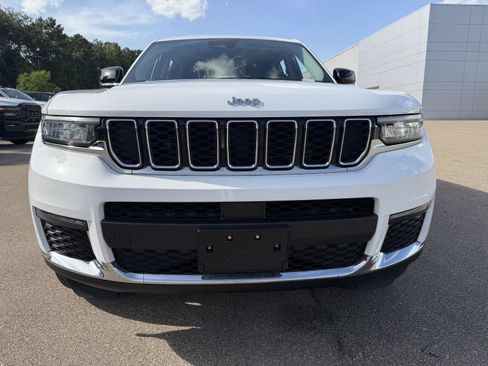 Used 2023 Jeep Grand Cherokee L Limited AWD/4WD image 25