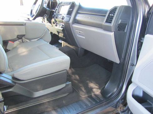 Used 2019 Ford F250 XL w/ STX Appearance Package image 21