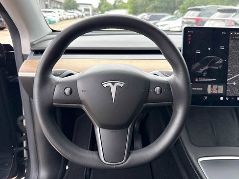Used 2021 Tesla Model Y Long Range AWD/4WD image 14