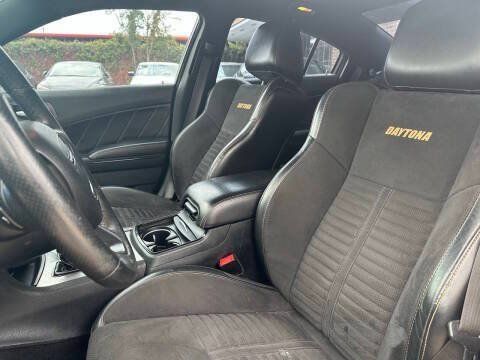 Used 2017 Dodge Charger R/T RWD image 12