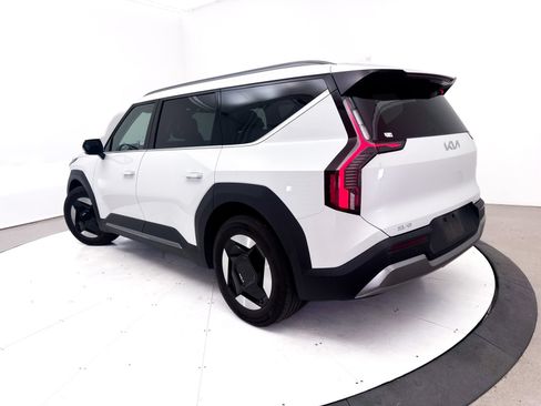 Certified 2024 Kia EV9 Wind AWD/4WD image 2