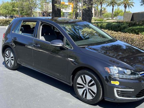 Used 2019 Volkswagen e-Golf SE w/ Driver Assistance Package FWD image 42