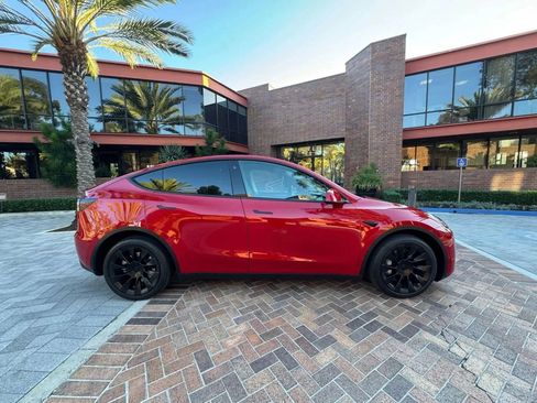 Used 2021 Tesla Model Y 2WD image 4