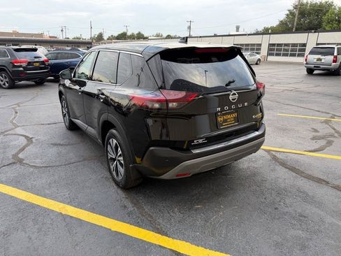 Used 2021 Nissan Rogue SV FWD image 4