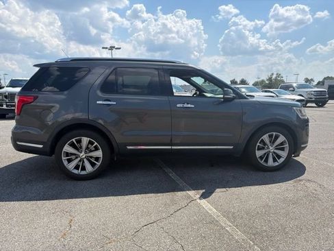 Used 2018 Ford Explorer Limited FWD image 2