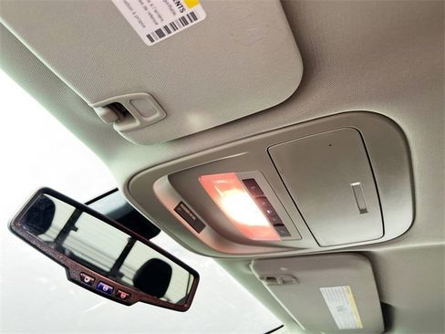 Used 2018 GMC Canyon SLE w/ SLE Convenience Package image 11