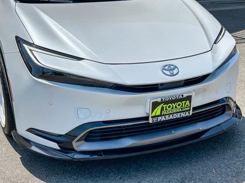 Used 2024 Toyota Prius Limited w/ Limited Premium Package FWD image 5