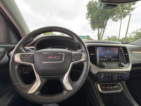 Used 2023 GMC Acadia SLE FWD image 4