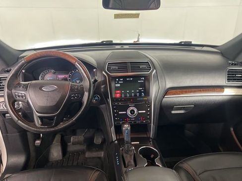 Used 2017 Ford Explorer Platinum image 29