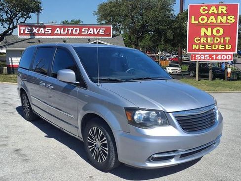 Used 2014 Chrysler Town & Country S FWD image 1
