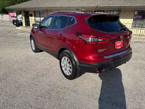 Used 2020 Nissan Rogue Sport SV FWD image 3