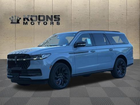 New 2026 Lincoln Navigator L Reserve w/ Jet Appearance Package AWD/4WD image 1