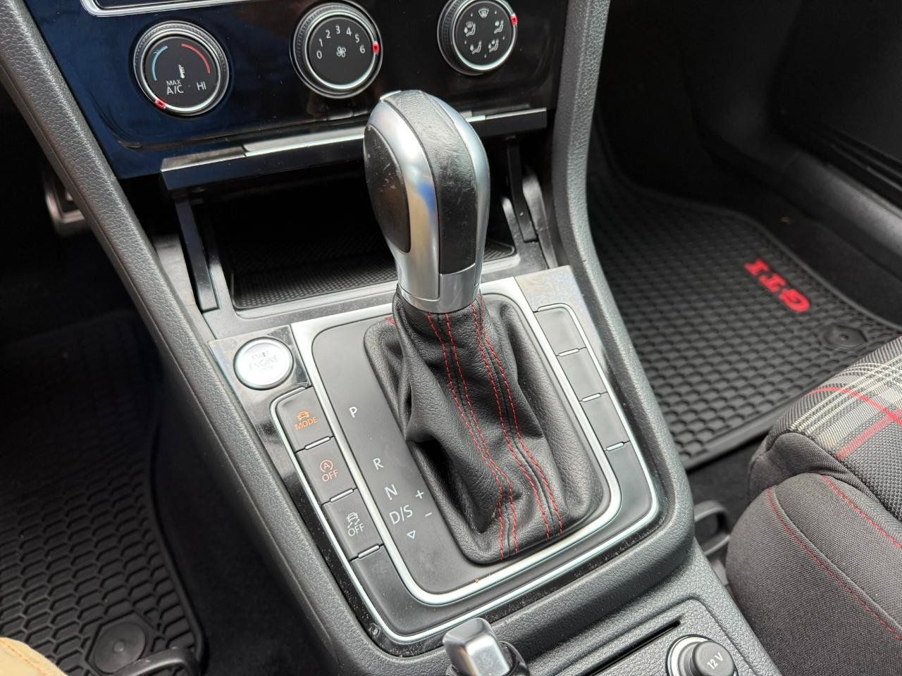 Used 2018 Volkswagen GTI SE FWD image 35