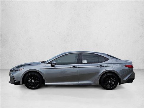 Used 2026 Toyota Camry SE FWD image 9