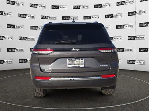 Certified 2025 Jeep Grand Cherokee Laredo X image 5