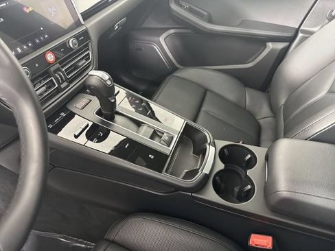 Certified 2026 Porsche Macan AWD/4WD image 32