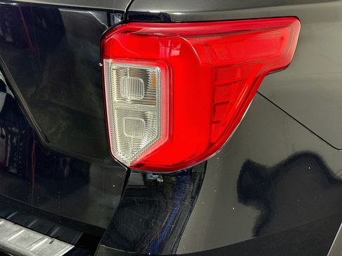 Used 2021 Ford Explorer XLT w/ Equipment Group 202A RWD image 34