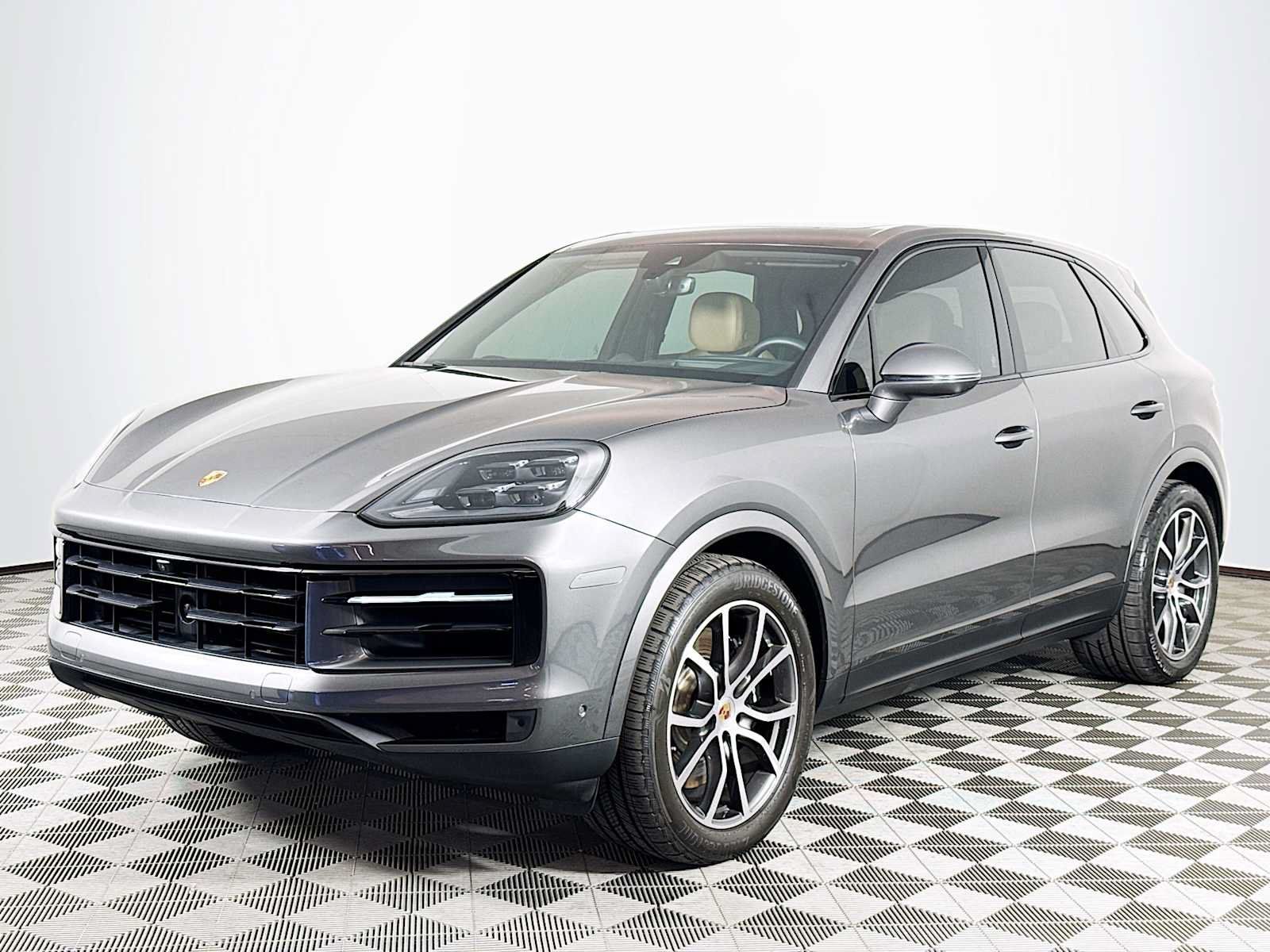 Used 2025 Porsche Cayenne S AWD/4WD image 1