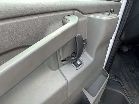Used 2025 GMC Savana 3500 LT w/ LT Preferred Equipment Group RWD image 16