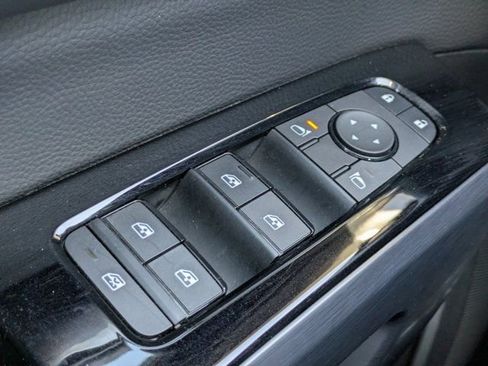 Used 2025 Nissan Pathfinder SL image 20