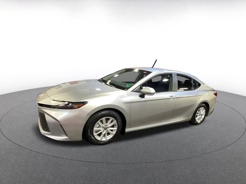 Used 2025 Toyota Camry LE image 8