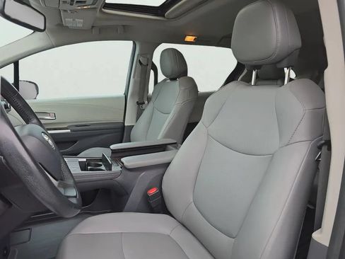 Used 2021 Toyota Sienna XLE FWD image 10