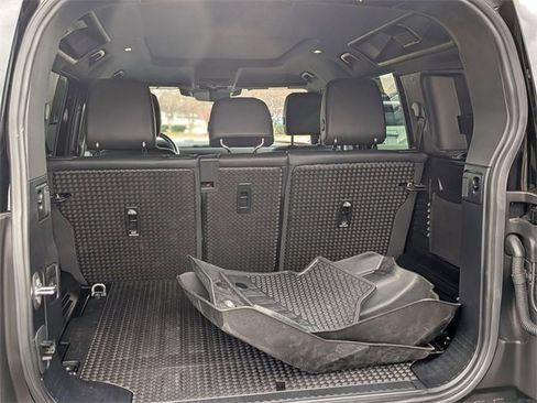 Used 2023 Land Rover Defender 110 X-Dynamic SE image 31