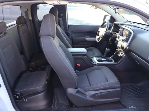 Used 2018 Chevrolet Colorado LT AWD/4WD image 38