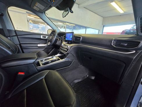 Used 2022 Ford Explorer XLT w/ Equipment Group 202A image 29