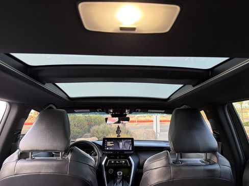 Used 2024 Toyota Venza Nightshade image 4